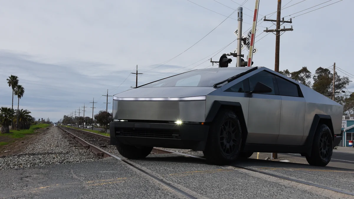 tesla cybertruck салон